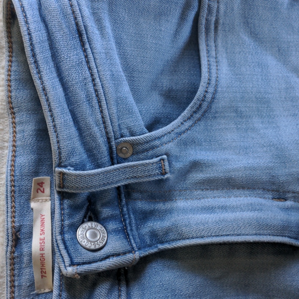 Levi's 721 High Rise Skinny Denim Jeans size 24x28